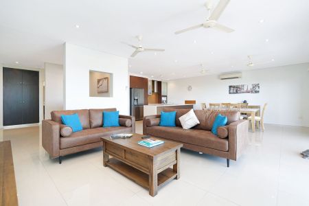 Fully equipped and fully furnished - ready to move in! - Photo 2