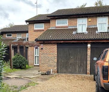 Tresillian Way, Woking - 4 bedrooms Property for lettings - Seymours - Photo 5