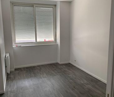 Appartement de type II composé d'un séjour-cuisine, une chambre, sa... - Photo 1