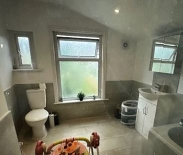 2 Bed Terraced House, Haselbury Road, N18 - Photo 3