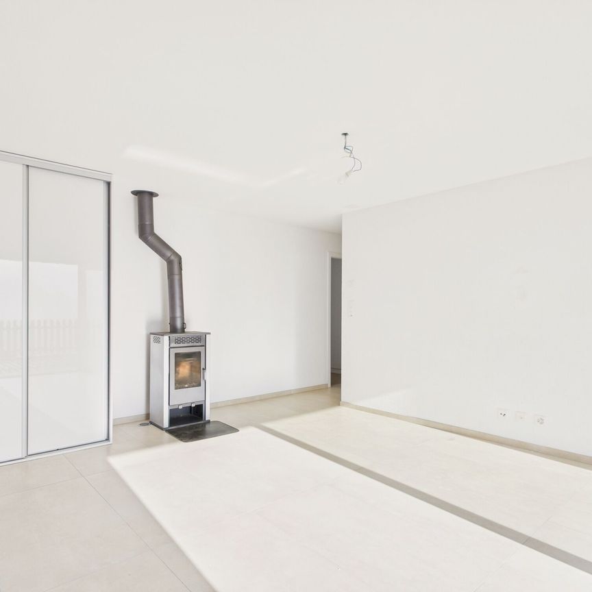 Appartement de 4.5 pièces spacieux et lumineux avec une grande terrasse et une vue imprenable sur les montagnes à Miex, VS. - Photo 1