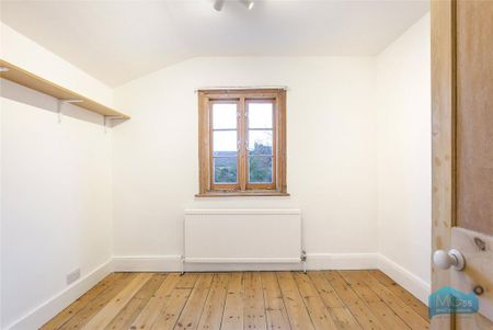 4 bedroom semi-detached house to rent - Photo 2