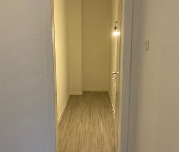 Sehr schöne renovierte 2 Zimmer Wohnung in Gelsenkirchen zu vermieten - Photo 1