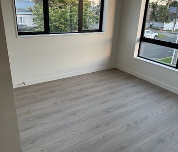 Brand new townhouse close to RoyalOak Mall - Photo 5