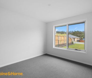 Spacious Family Home! - Photo 3