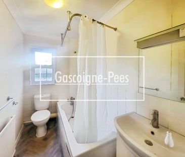 Caesars Court - Surrey - Photo 4