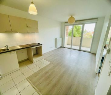 location Appartement T2 DE 38.5m² À POISSY - Photo 2