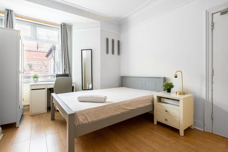 6 Bed Semi-Detached House, Albert Grove, NG7 - Photo 5