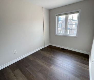 For Lease - 380 Cranbrook Common, Oakville, Ontario - Photo 4