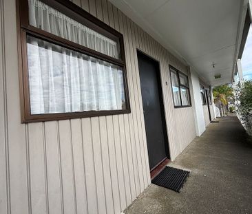 Lovely 1 bedroom unit - Photo 2