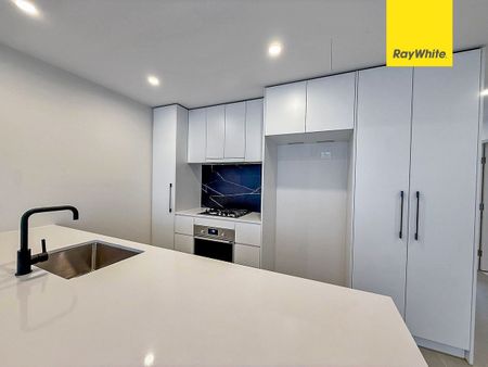 Courtyard Two Bedroom Apartment - Photo 2