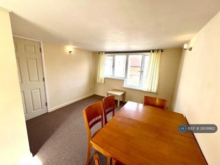 3 bedroom semi-detached house to rent - Photo 2