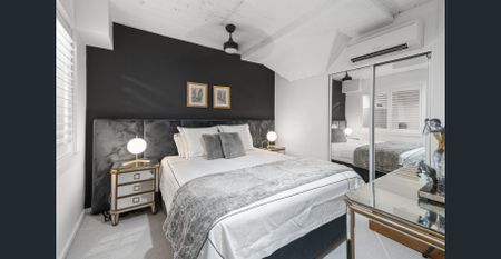 New York-inspired warehouse apartment, steps from James Street - Photo 3