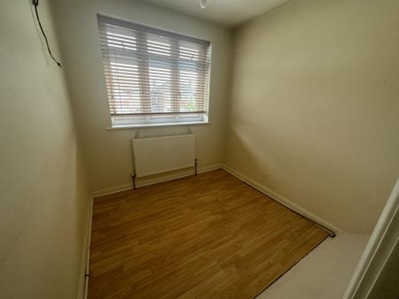 6 bedroom detached house to rent - Photo 4