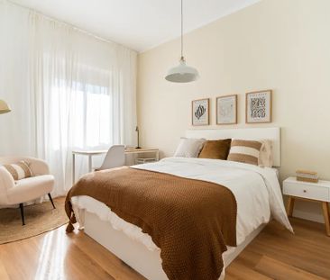 Carrer de Gaiarre, Barcelona, Catalonia 08014 - Photo 6