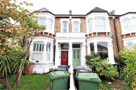 3 bedroom flat to rent - Photo 3