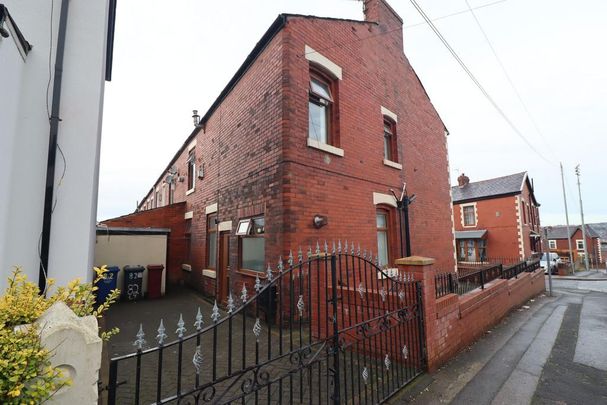 3 bedroom end of terrace house to rent - Photo 1