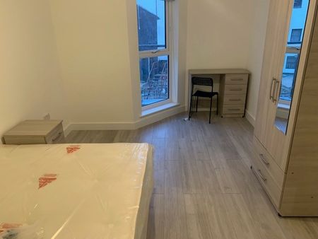 Modern 2-Bedroom, 2-Bathroom Student Apartment in Portswood, Southampton - Photo 4