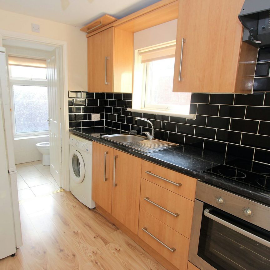 Flat to rent on - Photo 1