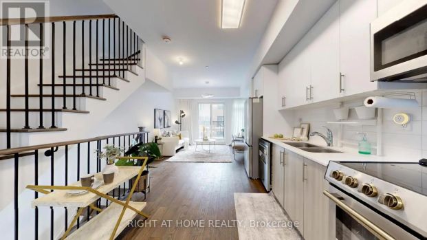 32 SPRUCE PINES CRESCENT - Photo 1