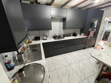 Room in a Shared House, Clifford Avenue, SW14 - Photo 3