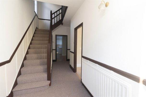 3 Bedroom House - Terraced - Photo 1