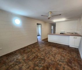 NEAT & TIDY 2 BEDROOM UNIT - Photo 6