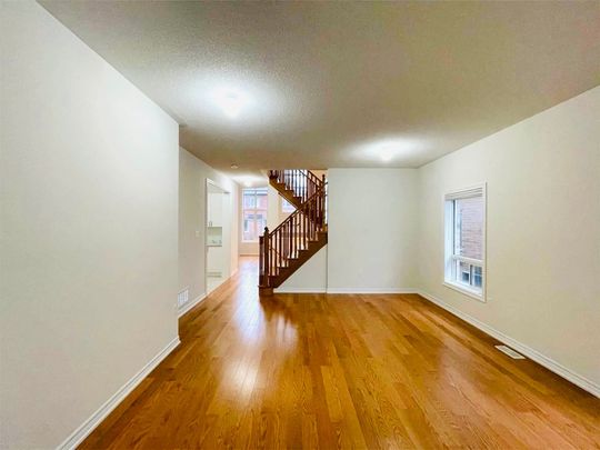 For Lease - 10 Benn Avenue, Georgina, Ontario - Photo 1