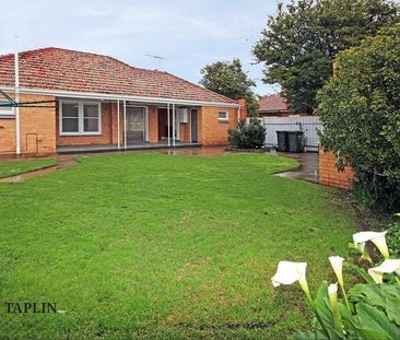 15 Wallace Street, Glenelg East - Photo 2