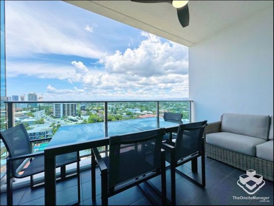 Stunning 3-Bedroom Apartment with Broadwater Views (Fully Furnished) - Photo 1