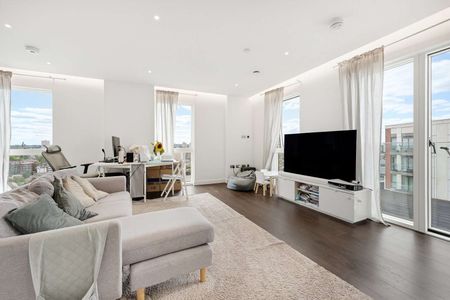 Two bed, 2 bathroom flat located in Nine Elms - Photo 5