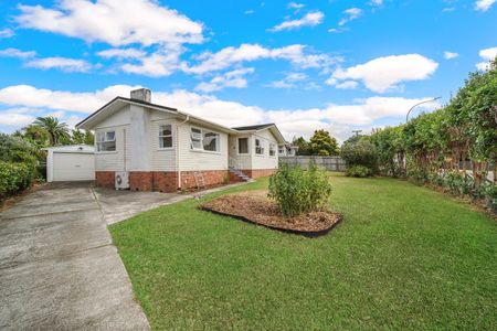 3 Bedroom In Beach haven - Photo 2