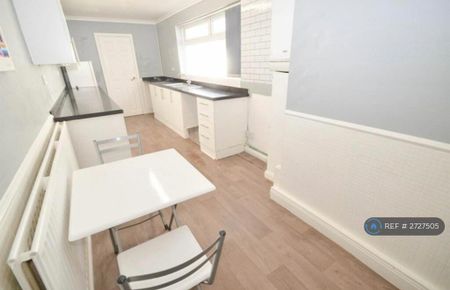 3 bedroom terraced house to rent - Photo 3