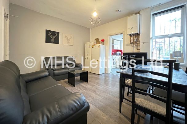 6 Bedroom Mid Terraced House for rent in Mayville Place - Photo 1