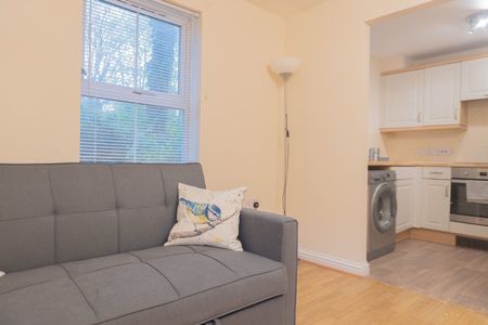2 Bed Flat, Craven Street, SO14 - Photo 5