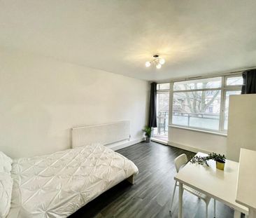 3 Bed Flat, Temple House, SW11 - Photo 1