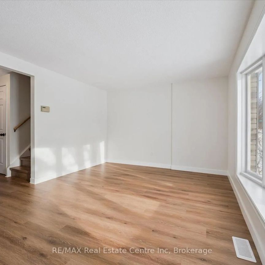 896 ELGIN STREET N - Photo 1