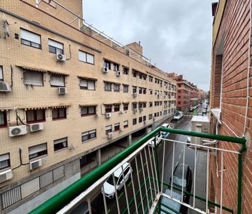 Piso de alquiler en Calle de Los Yeros, Almenara -Ventilla - Photo 1