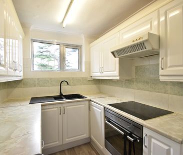 Brockley Combe, Weybridge, KT13 - Photo 2