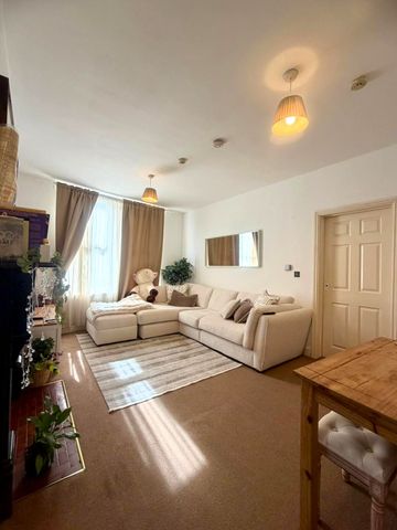 £950 PCM, Spacious Part Furnished One Bedroom Ground Floor Flat with Shared Garden in Shirley Road, Roath, Cardiff, CF23 5HN - Photo 3