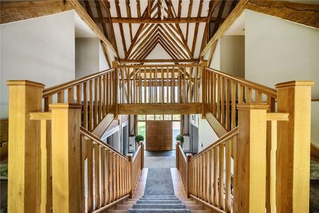 Beautifully converted five bedroom Grade II listed barn - Photo 2