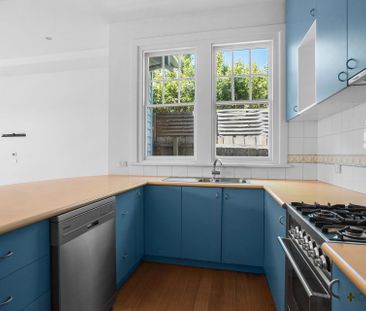 HOME BY THE BAY | QUAINT AND COSY - Photo 5