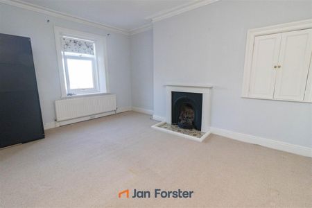 3 Bedroom Maisonette - Photo 4