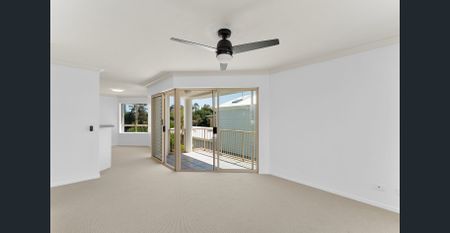 Immaculate Second Floor Apartment in Beachside Mermaid! - Photo 5