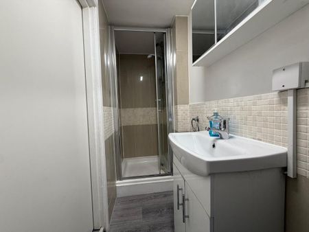 1 bedroom in a house share to rent - Photo 4