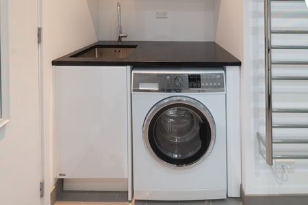 Stunning Fully Furnished Apartment in Viaduct Point - Photo 4