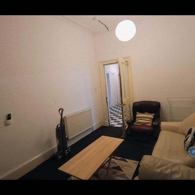 5 bedroom flat to rent - Photo 1