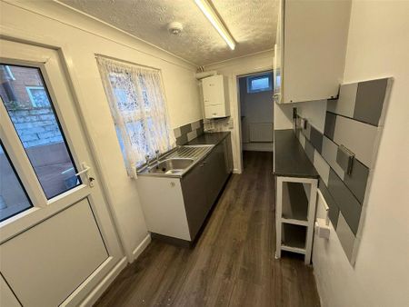 2 bedroom terraced house to rent - Photo 5