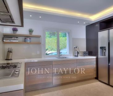 Maison à louer Valbonne, Cote d'Azur, France10 500 EUR / Mois - Photo 2