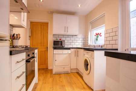 Homely 3 bed on Rhymney Street - Photo 5